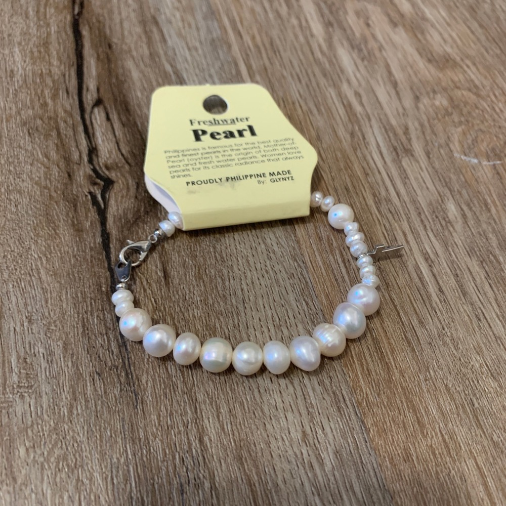 NEW freshwater pearl bracelet‎ w/ silver cross and clasp - 8 inches